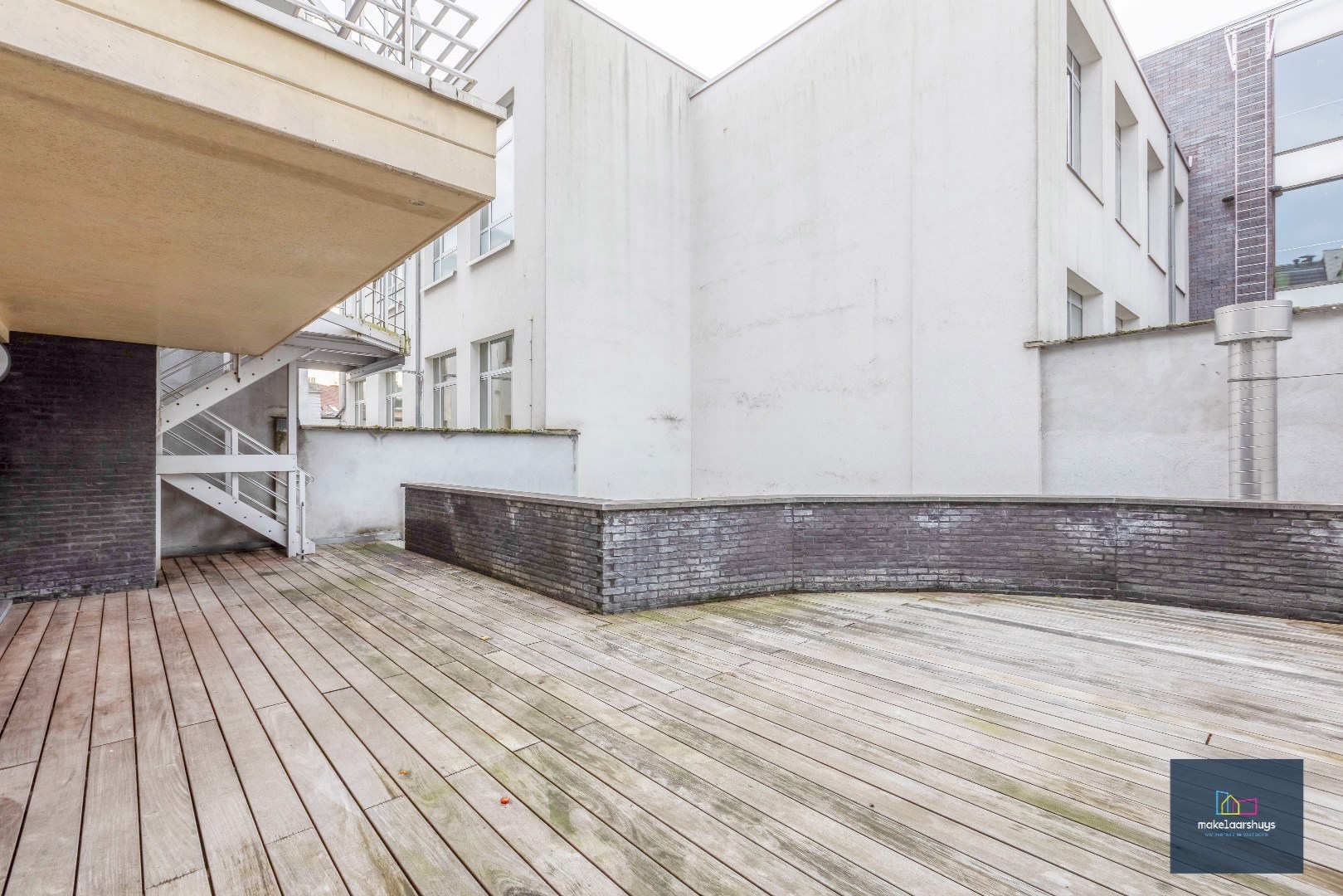 COMPROMIS IN OPMAAK 2slp. app. met schitterend terras in centrum Gent 