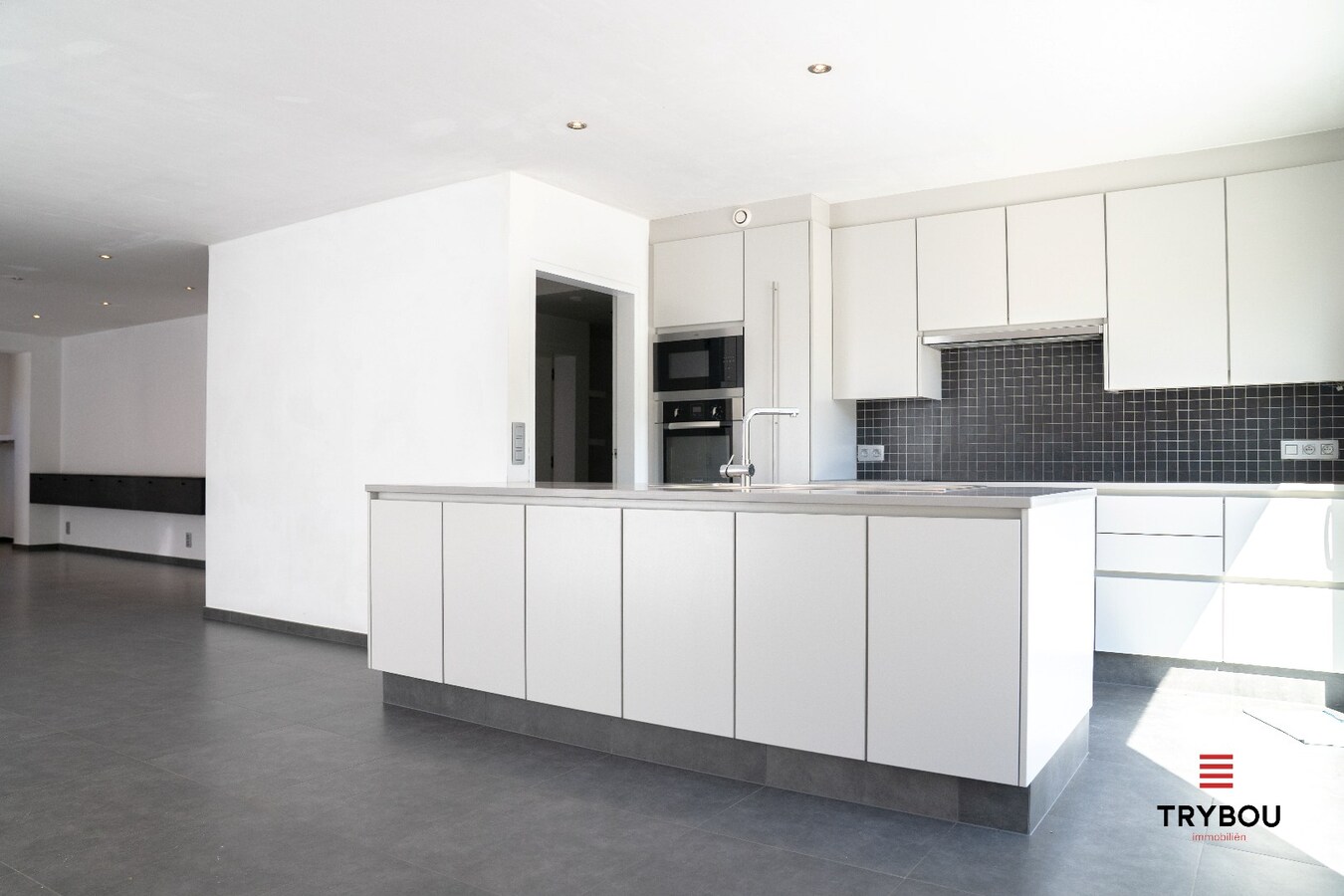 Alleenstaande woning met 4 slaapkamers in Merkem! 