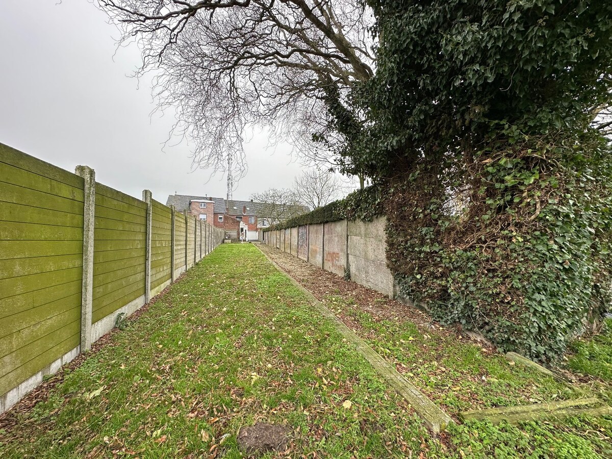 Ruime woning met 5 slaapkamers te Zwevezele 