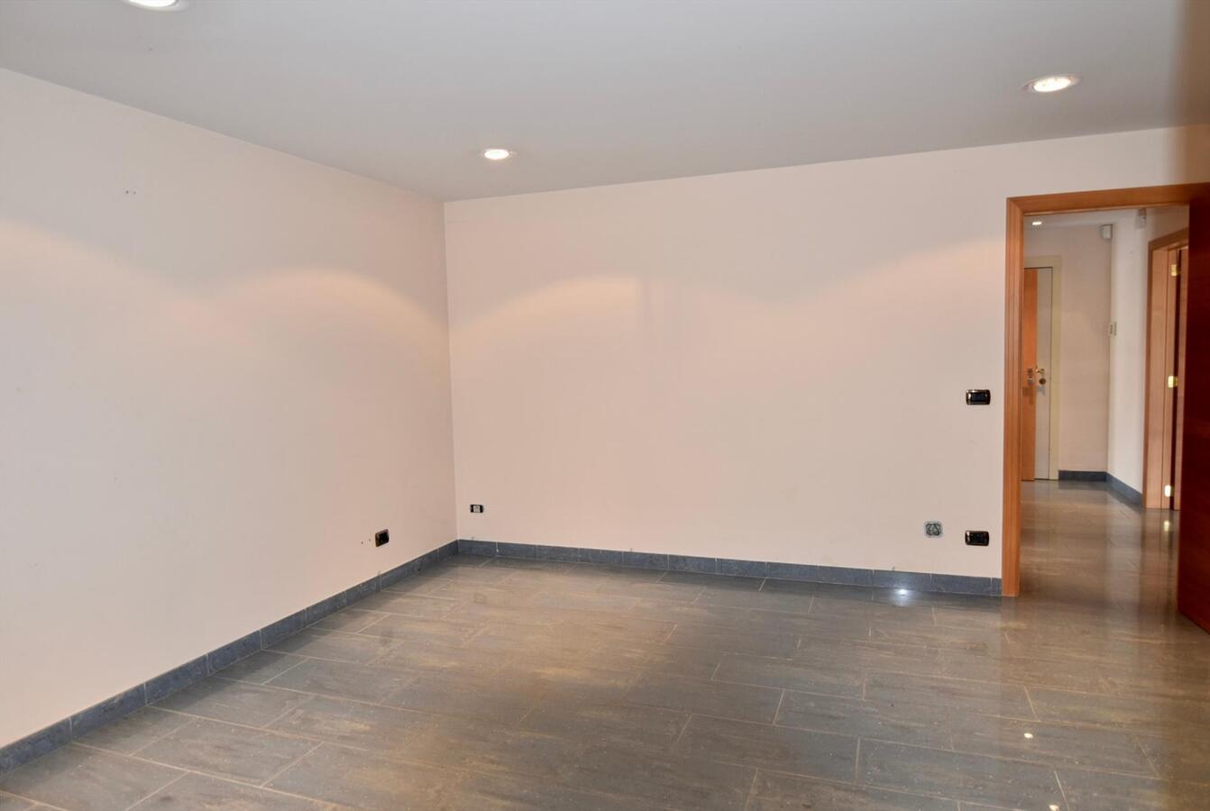 KLASSE APPARTEMENT OP TOPLIGGING AAN ZEE MET MAGNIFIEK TUIN-TERRAS 