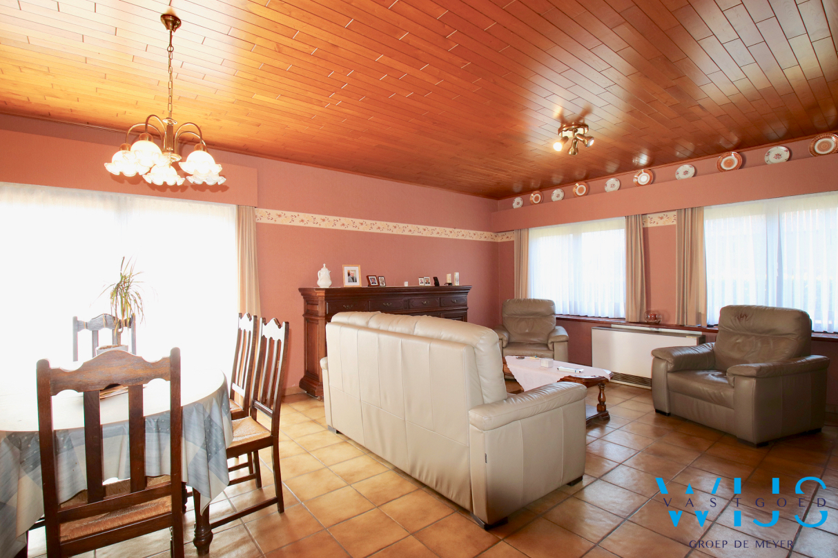 Stevige bungalow op een prachtig perceel van 925 m² te SLEIDINGE ! 