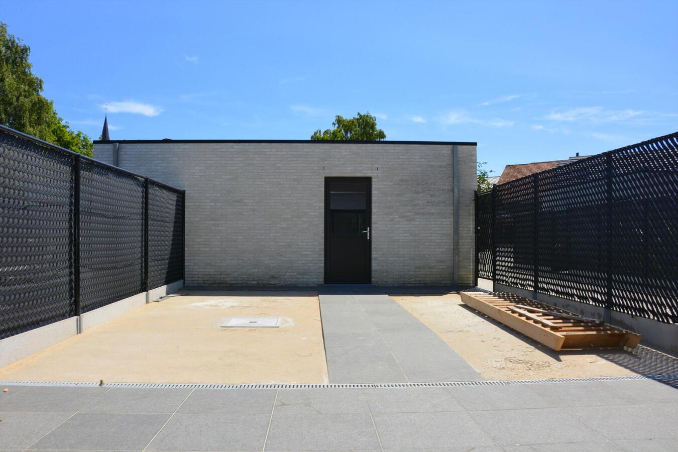 Half-open nieuwbouwwoning met zonnige tuin 