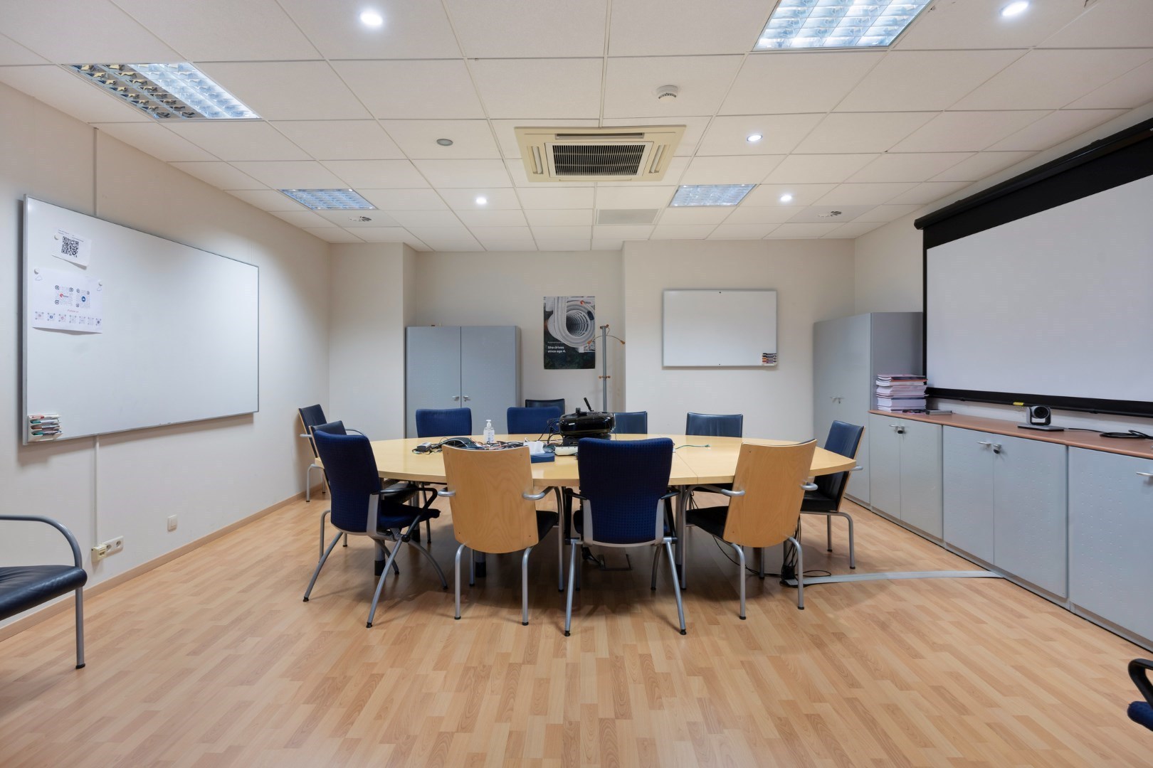 Kantoor te koop in het industriepark te Haasrode/Heverlee met 14 parkings - opp. 626 m² - verkoop van aandelen 