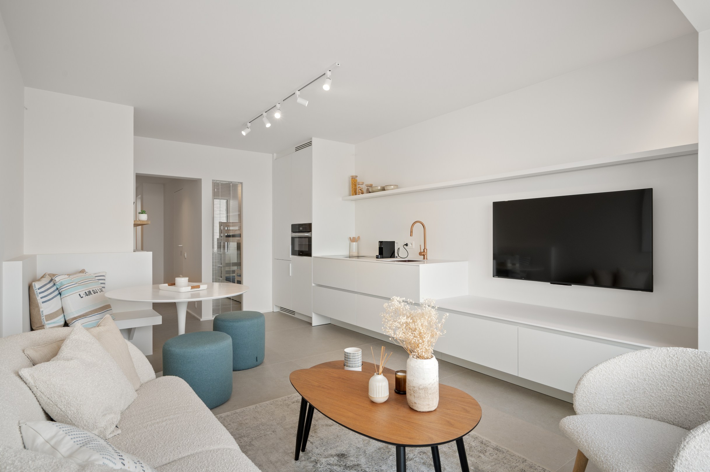 Appartement de vacances confortable et magnifiquement rénové avec vue frontale sur la mer, situé près de la place Rubens. 