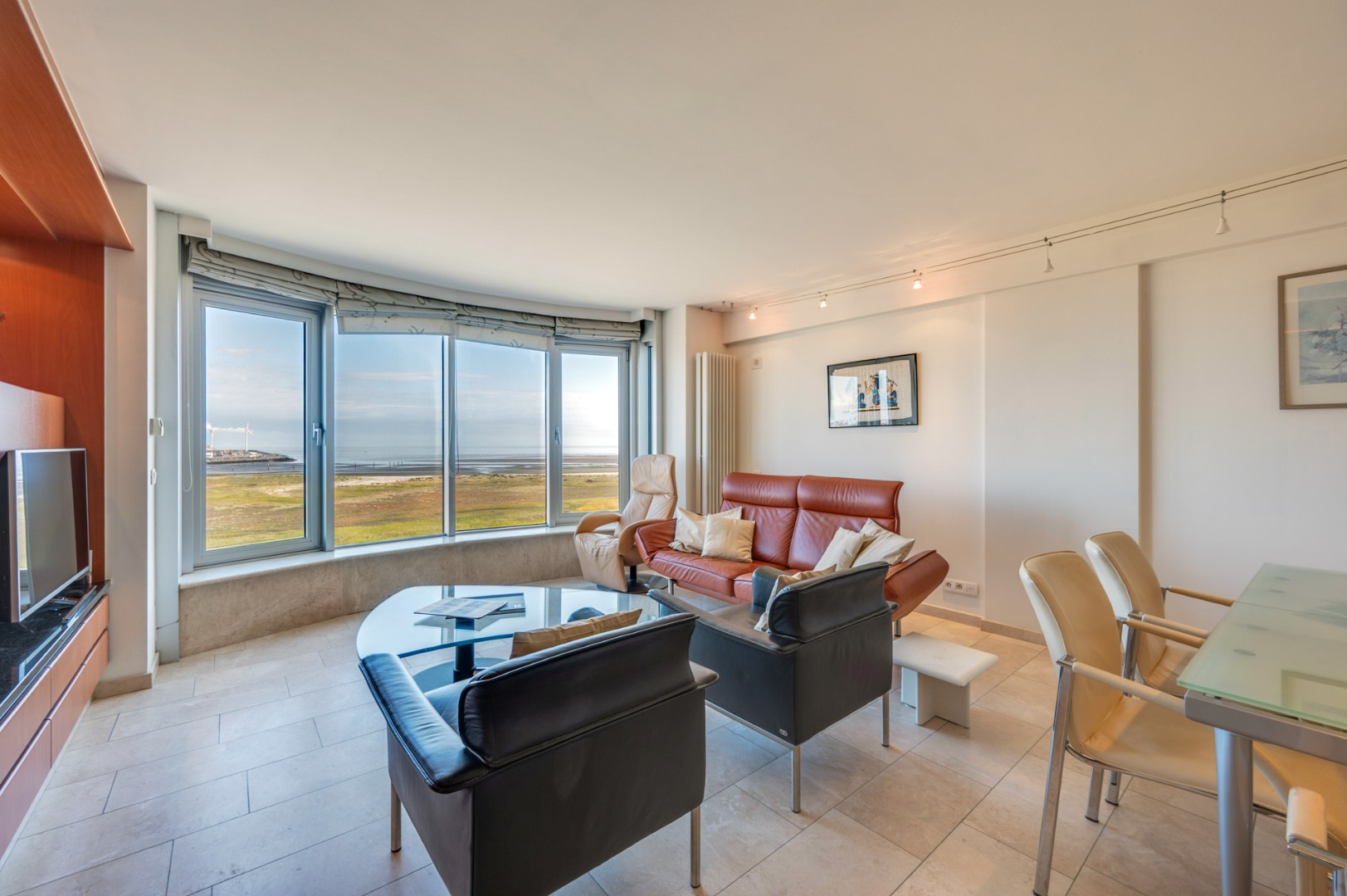 Ruim appartement met FRONTAAL ZEEZICHT 