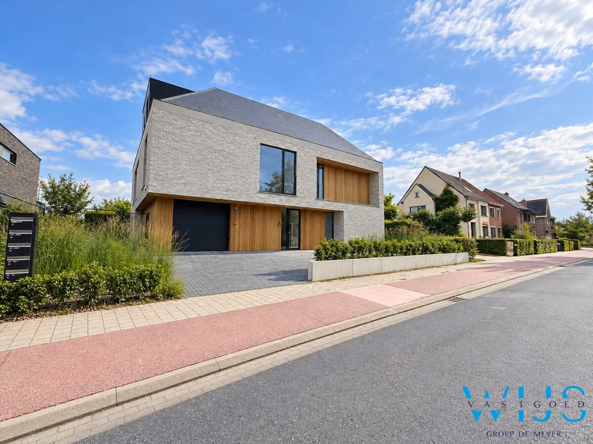 High-end gelijkvloers appartement met tuin te Lembeke ! 