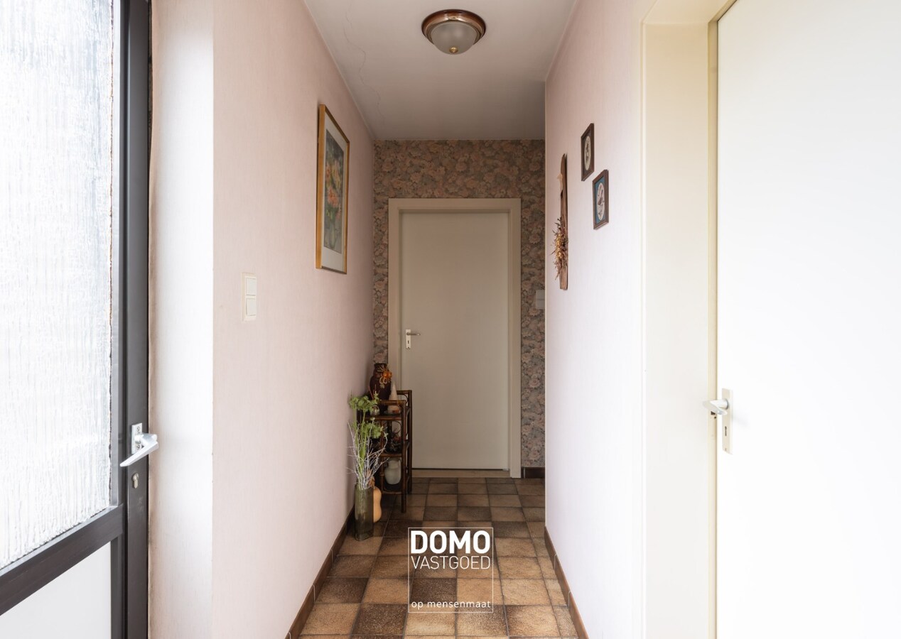 DEELS GERENOVEERDE WONING MET 3 SLAAPKAMERS, GARAGE EN RUIME TUIN TE KOOP IN KERMT 