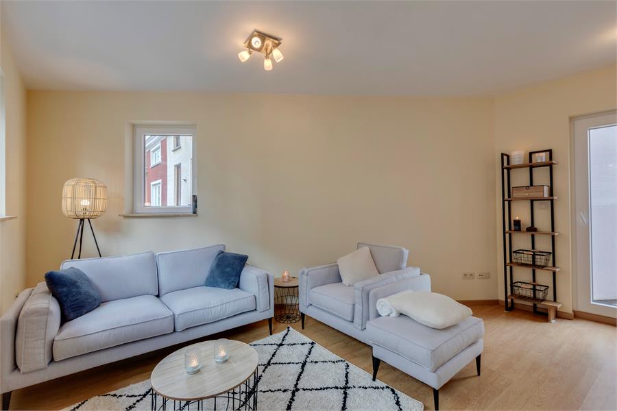 Volledig gerenoveerde woning op ideale locatie!! 