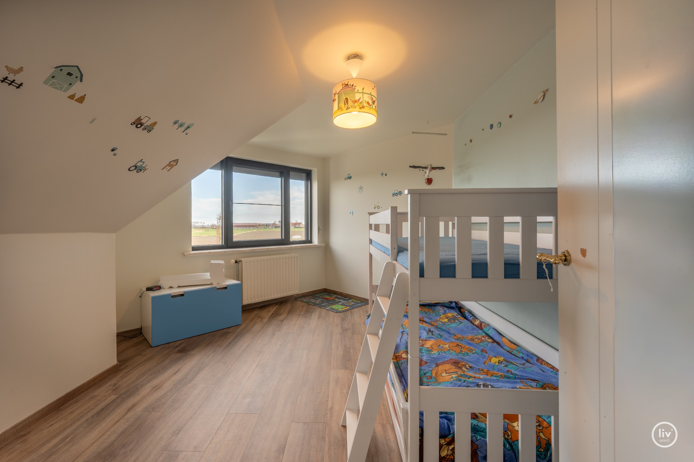 Centrale gelegen villa gelegen op een boogscheut van Knokke Centrum met ruim perceel (ideaal in combinatie met een commerciële activiteit) 