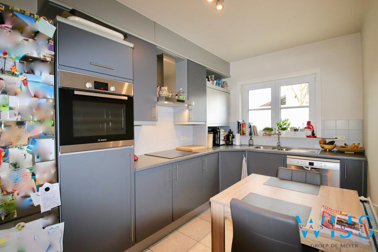 Instapklare &amp; gezellige woning met garage in hartje Eeklo! 