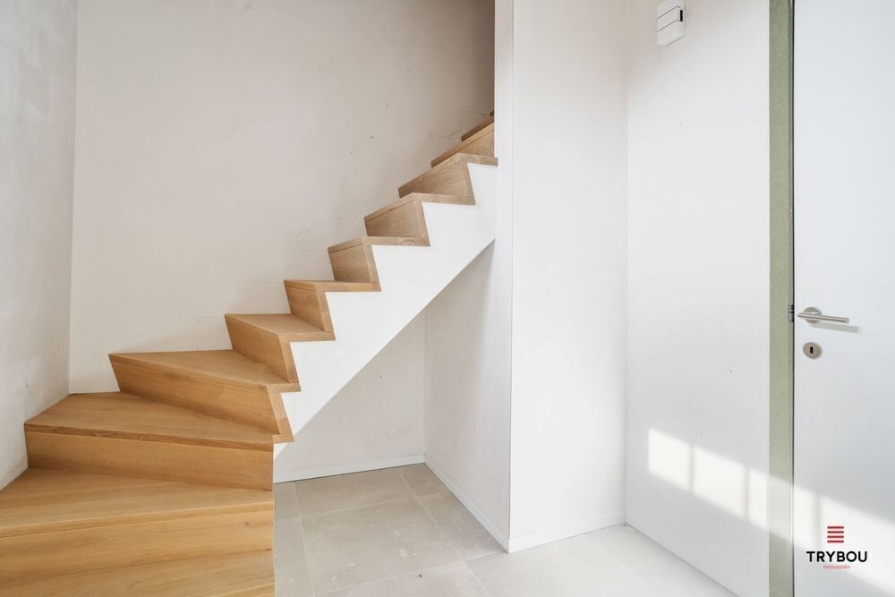 Uitstekend gelegen, halfopen nieuwbouwwoning op een boogscheut van het Centrum van Roeselare 