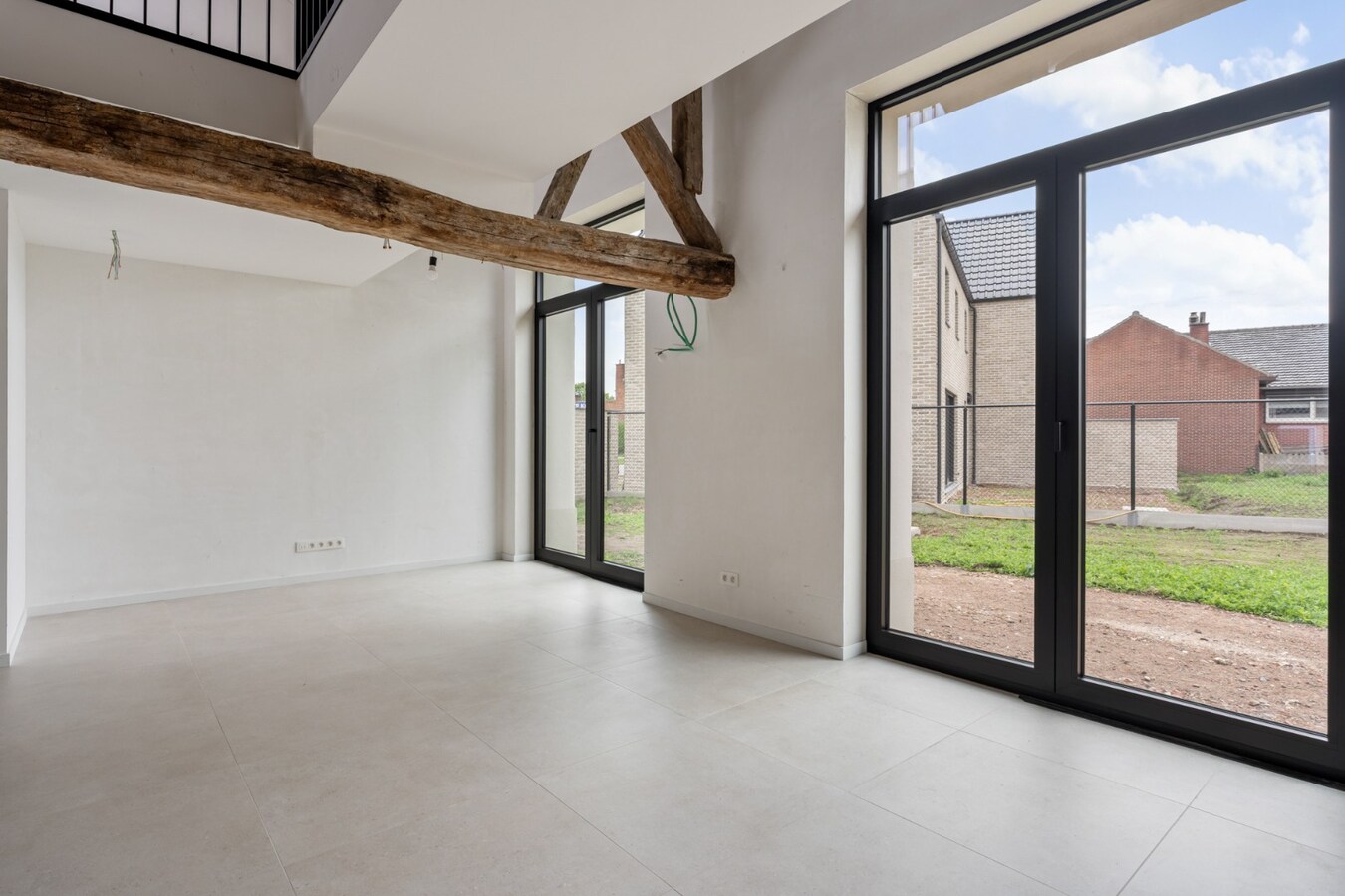 Exclusieve woning in volledig heropgebouwde hoeve op een perceel van 4a60ca! 