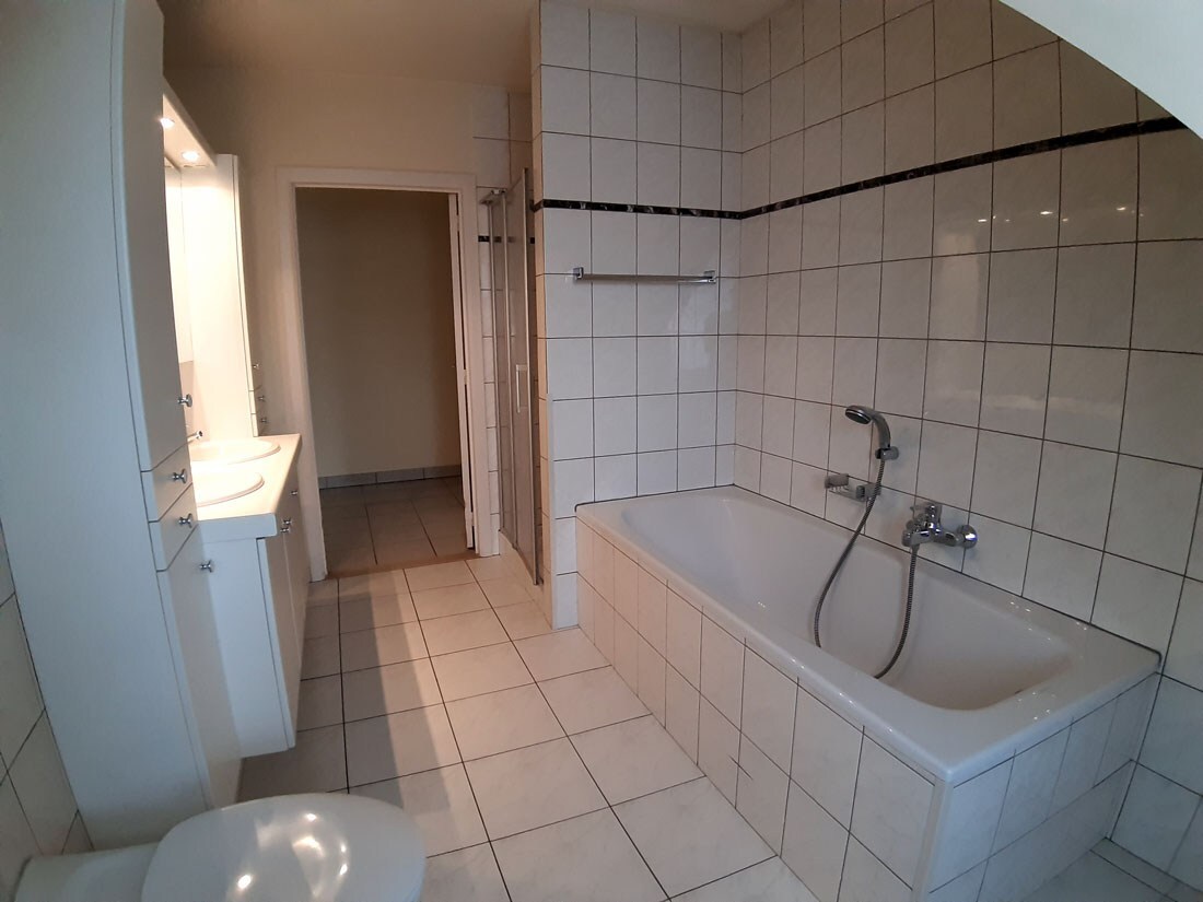 Ruim appartement op de 2de verdieping te Achel 
