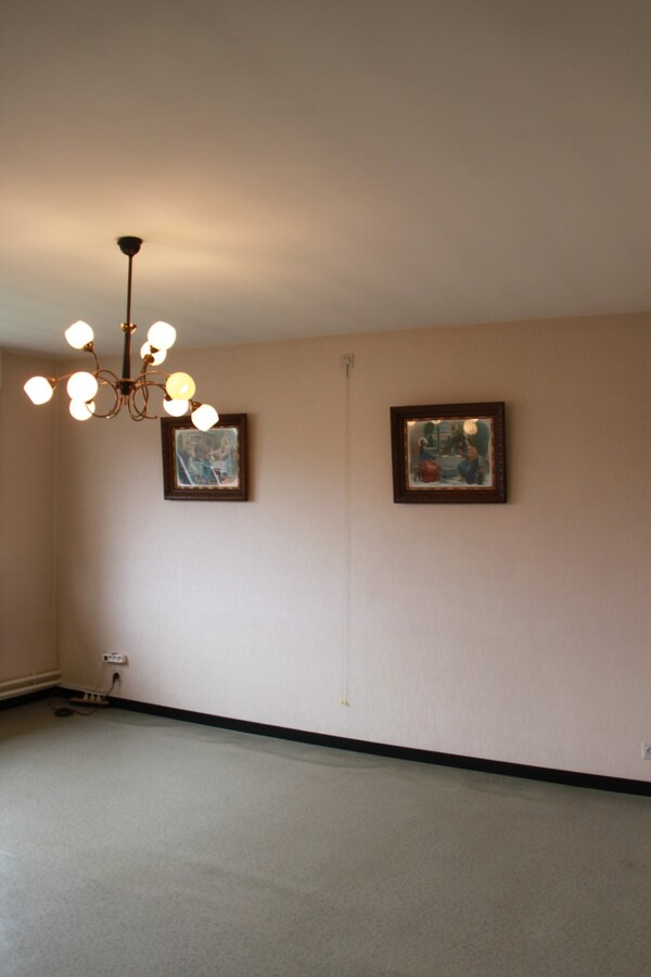 Op te frissen halfopen woning 