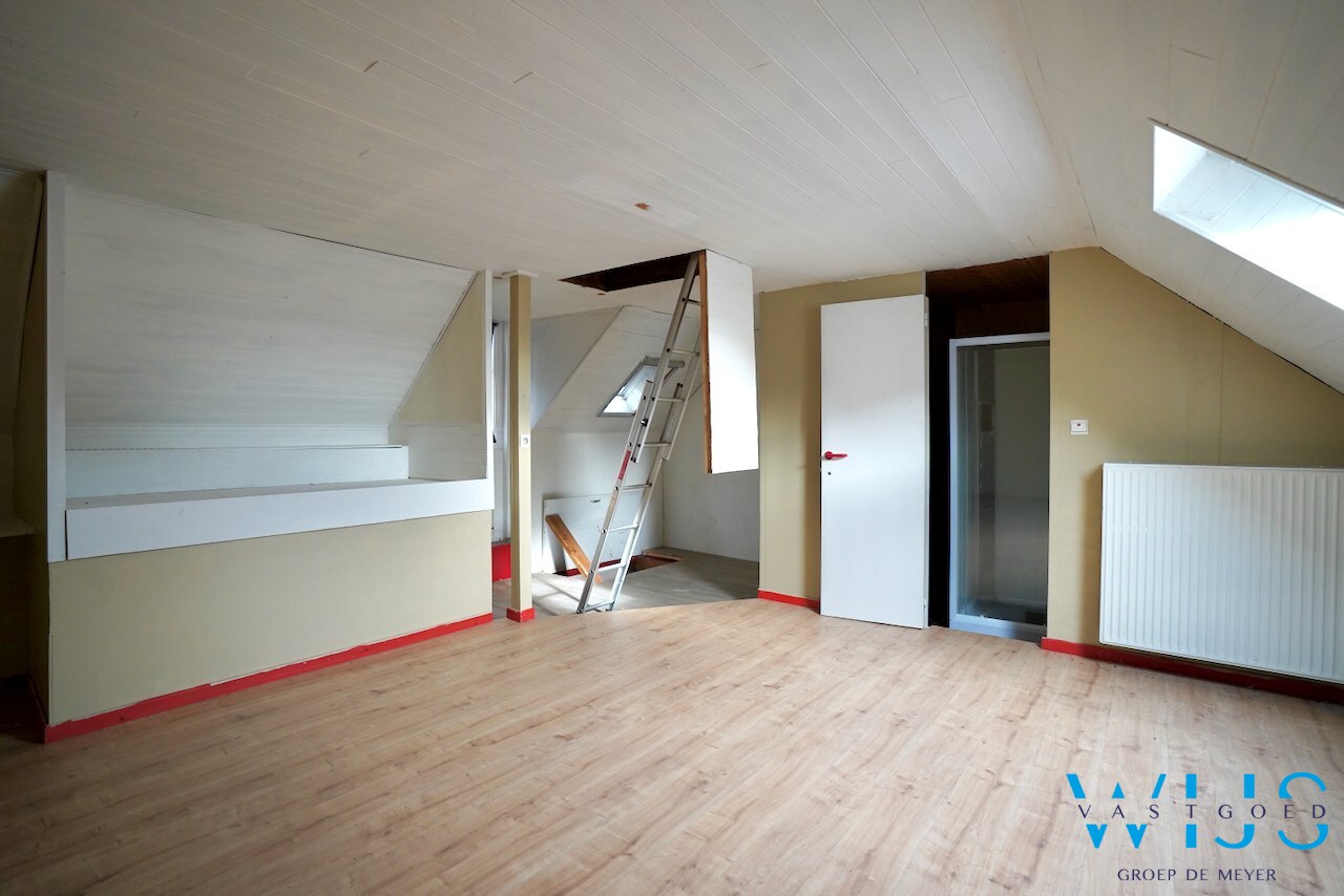 Karaktervolle te renoveren woning op topligging in Assenede! 