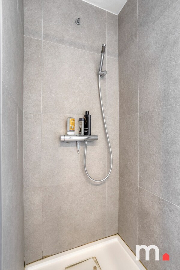 Instapklare woning met hobby ruimte te koop ! 