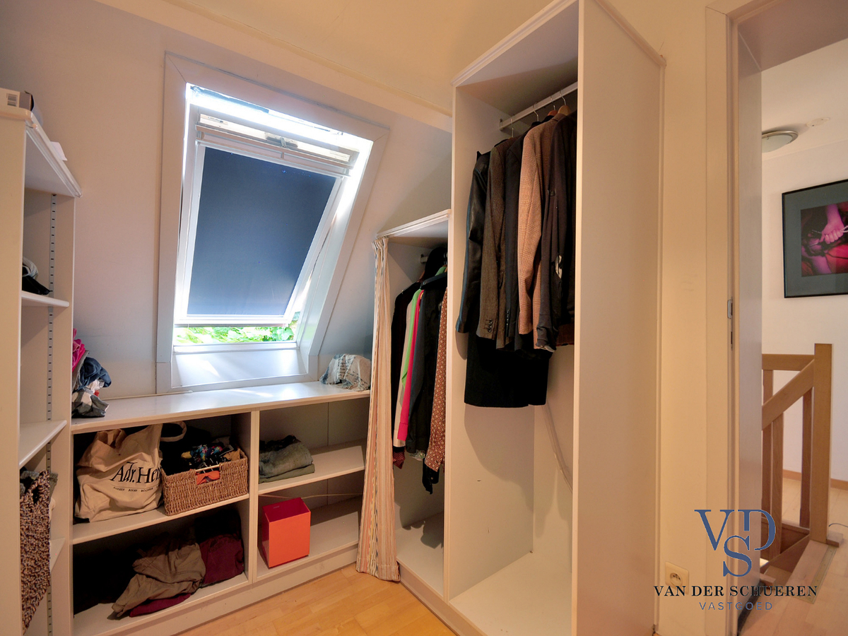 Idyllische woning met schuur. Uitzonderlijk gelegen. 