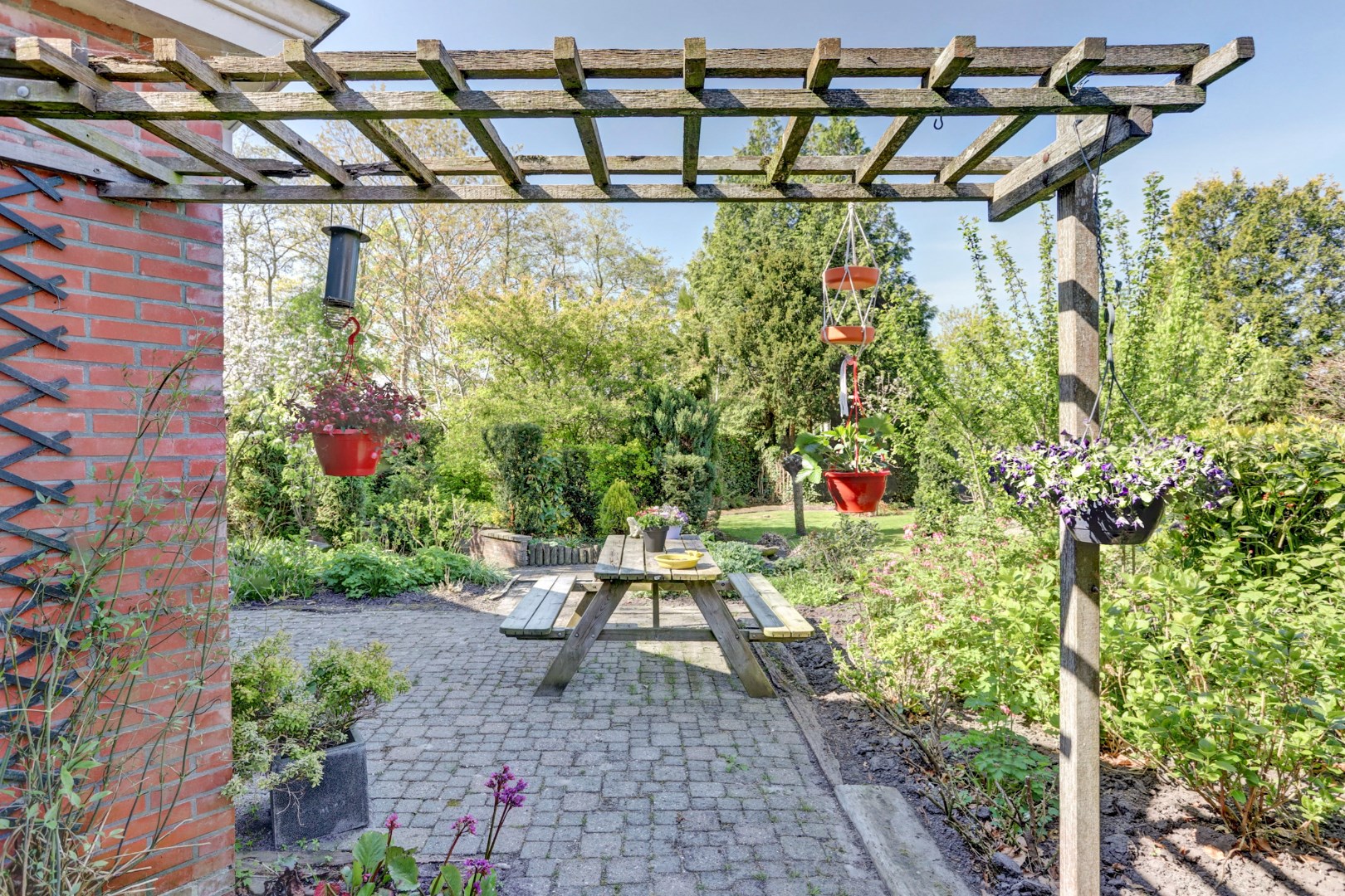 Eengezinswoning verkocht | onder voorbehoud in Oudebildtzijl