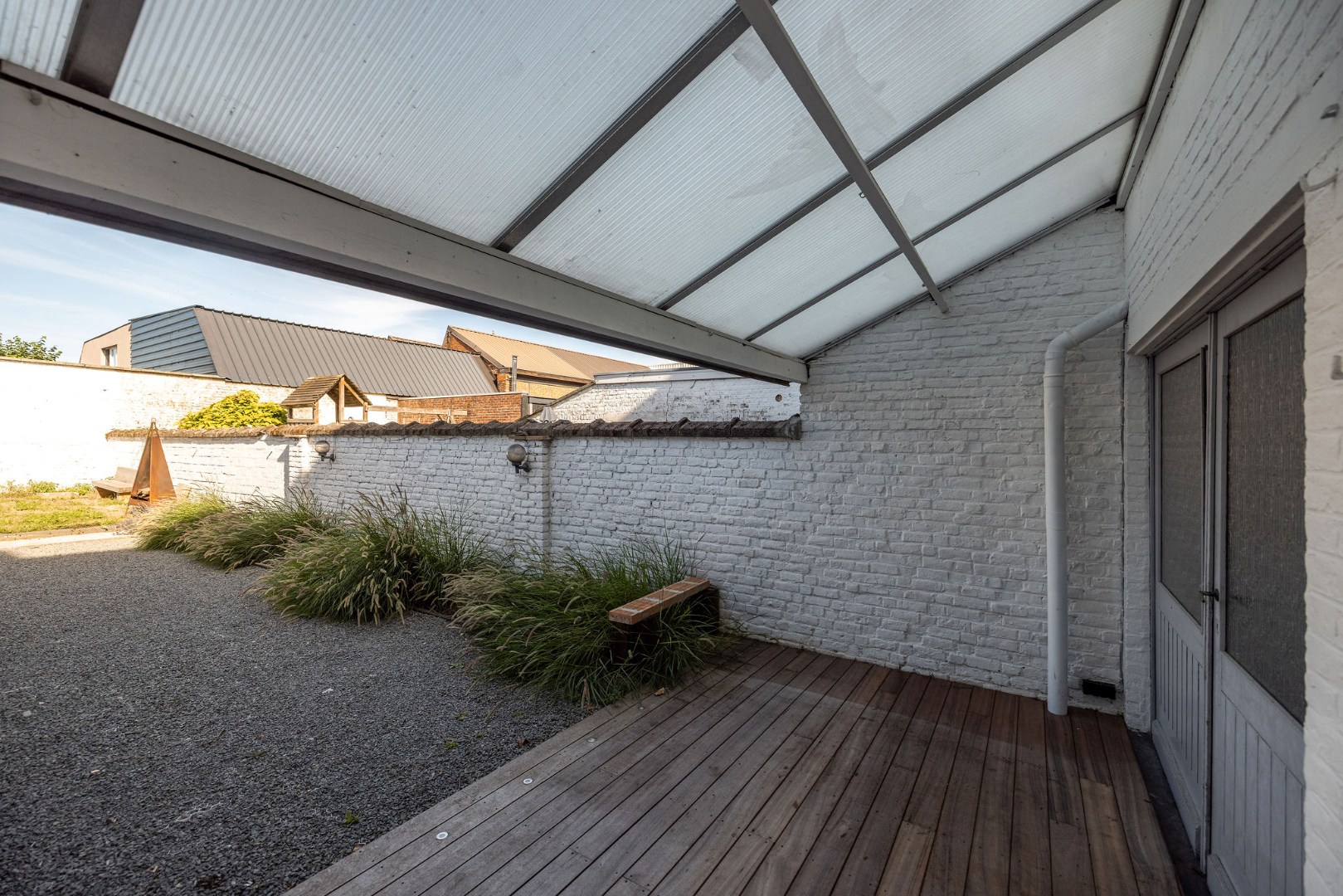 Renovatiepand met 6 slaapkamers, garage en grote zonnige tuin 