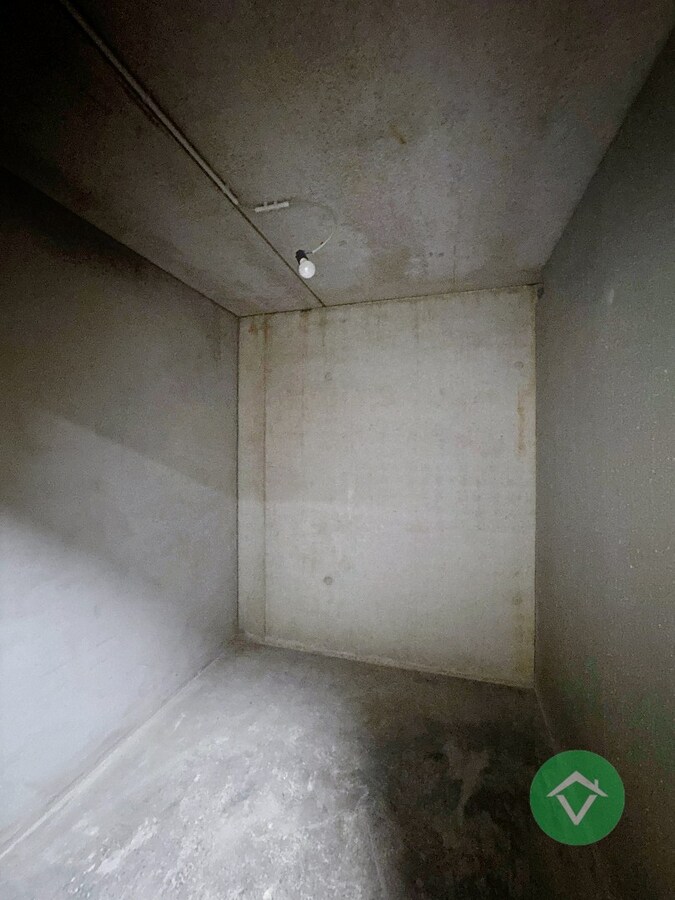 Volledig geschilderd Instapklaar appartement met garage in centrum Koekelare 