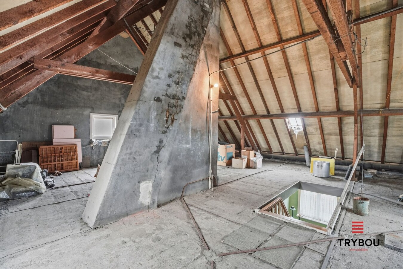 Woning met ruimte en veel mogelijkheden te koop in Zarren! 