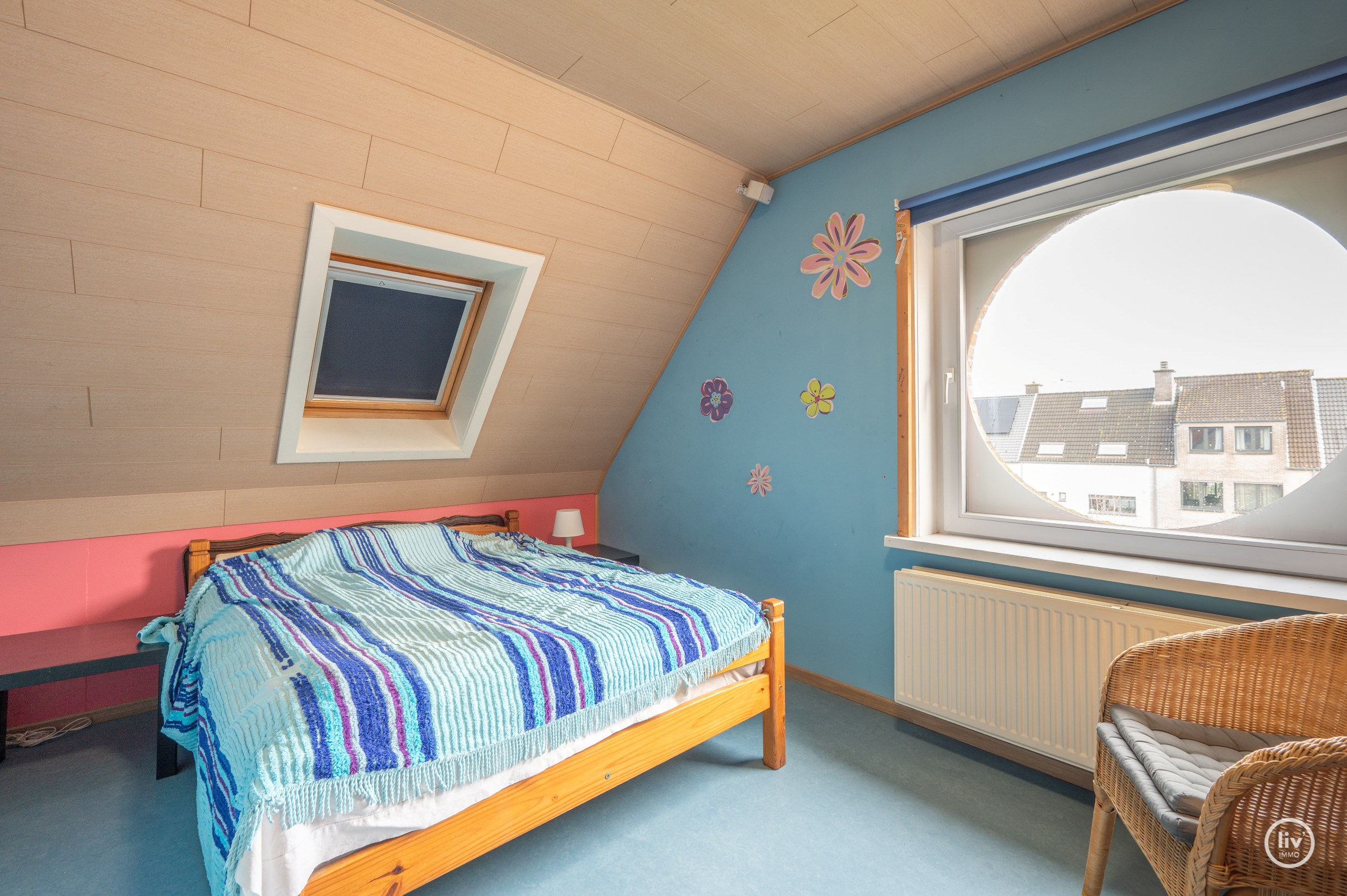 Ruime woning met 4 slaapkamers gelegen in centrum Knokke vlakbij Duinenwater. 