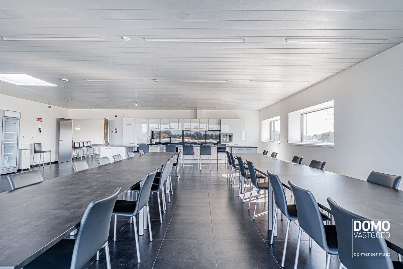 INNOVATIEVE RUIMTE MET LABO, LOGISTIEKE VOORZIENINGEN EN RESEARCH &amp; DEVELOPMENT IN EEN ECO-BEDRIJFSGEBOUW TE PAAL 