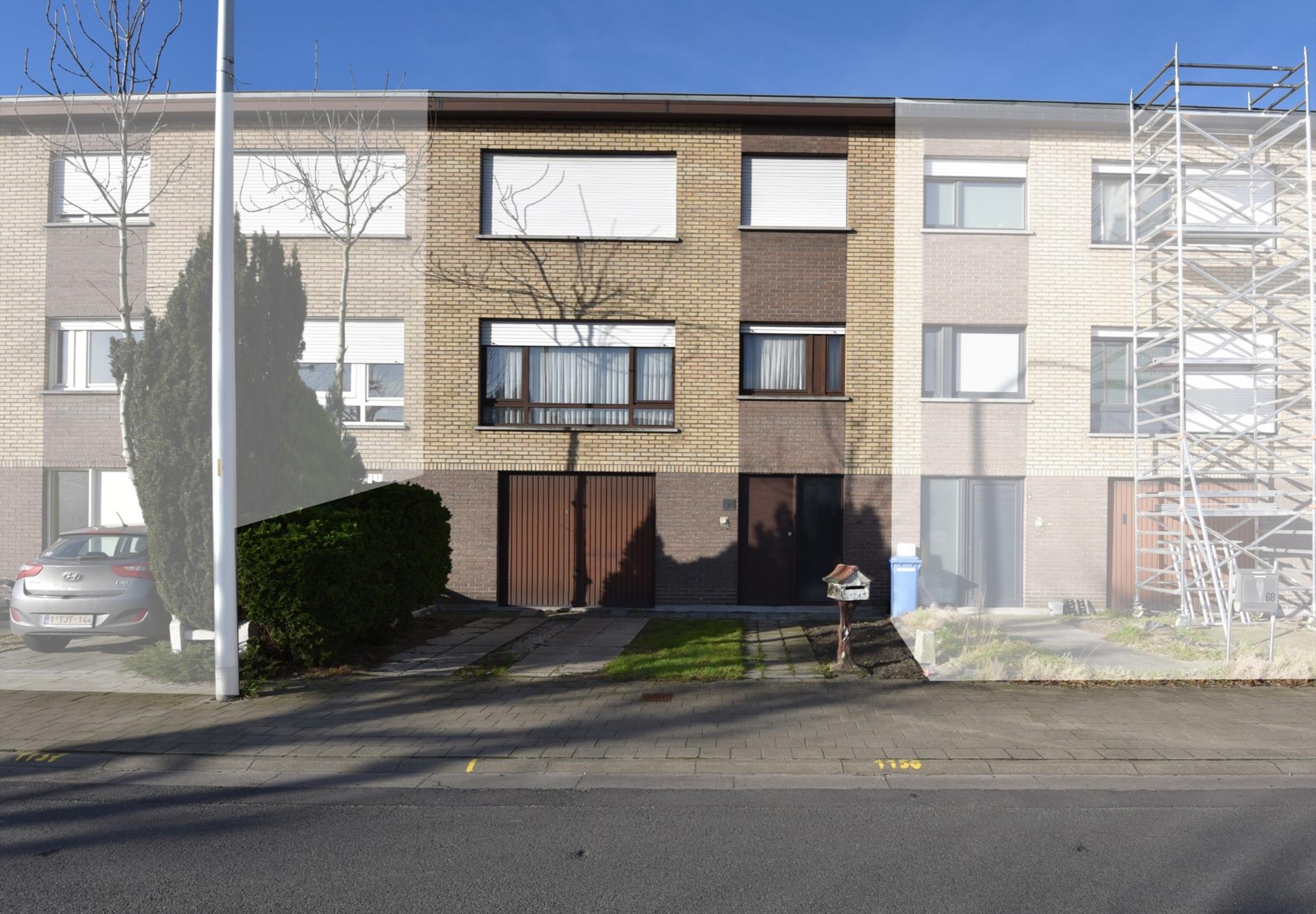 Op te frissen woning met 3 slpks, garage en tuin gelegen te Eeklo 