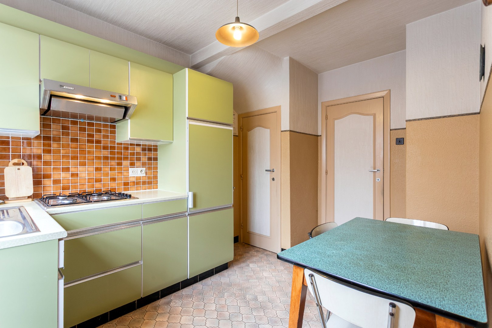 Te renoveren woning met 3 slpk te Lembeek 