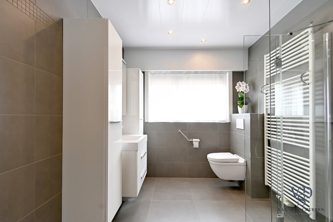 Statige villa in rustige residentiële wijk 