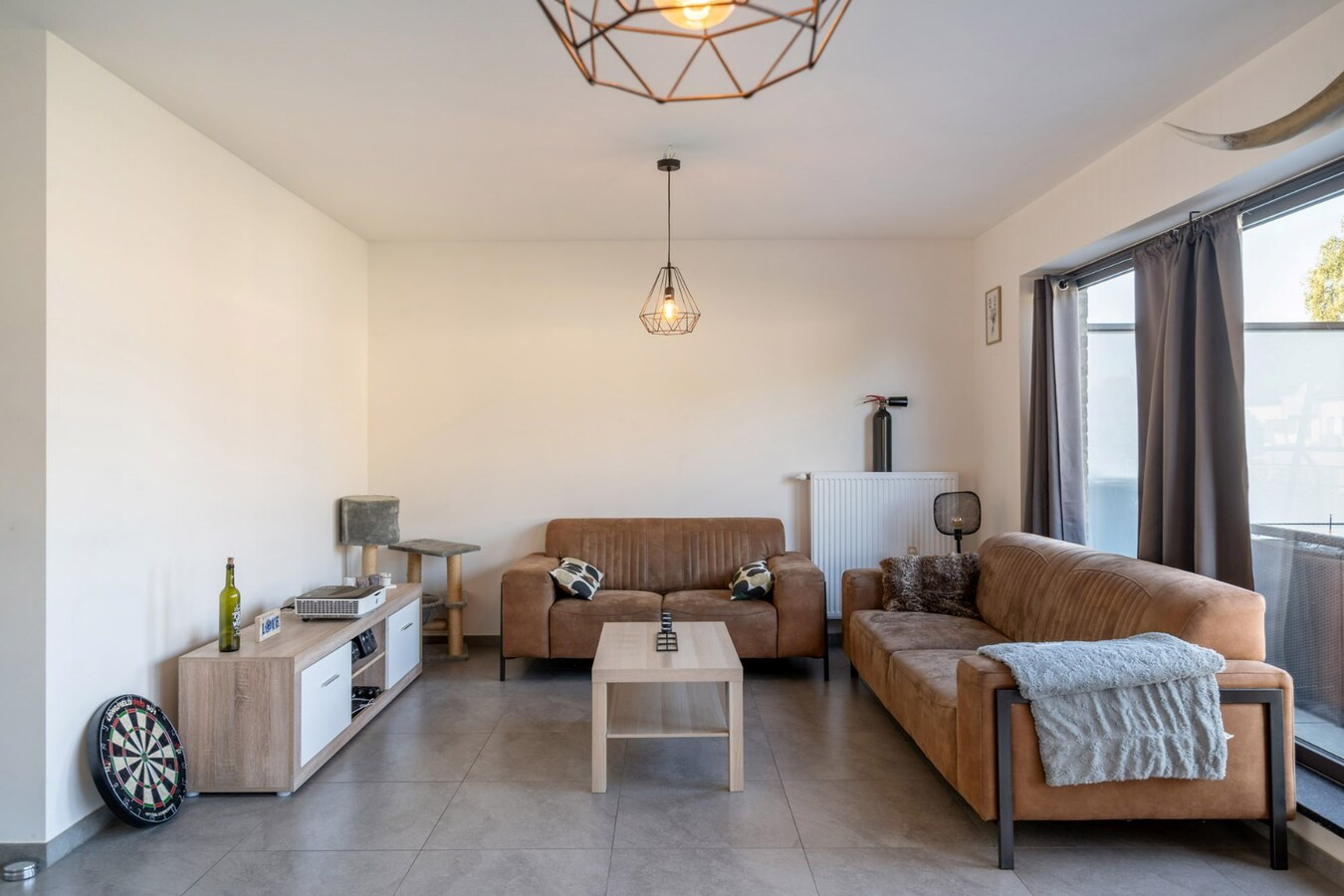 Modern 2 slaapkamer appartement met ondergrondse parkeerplaats. 