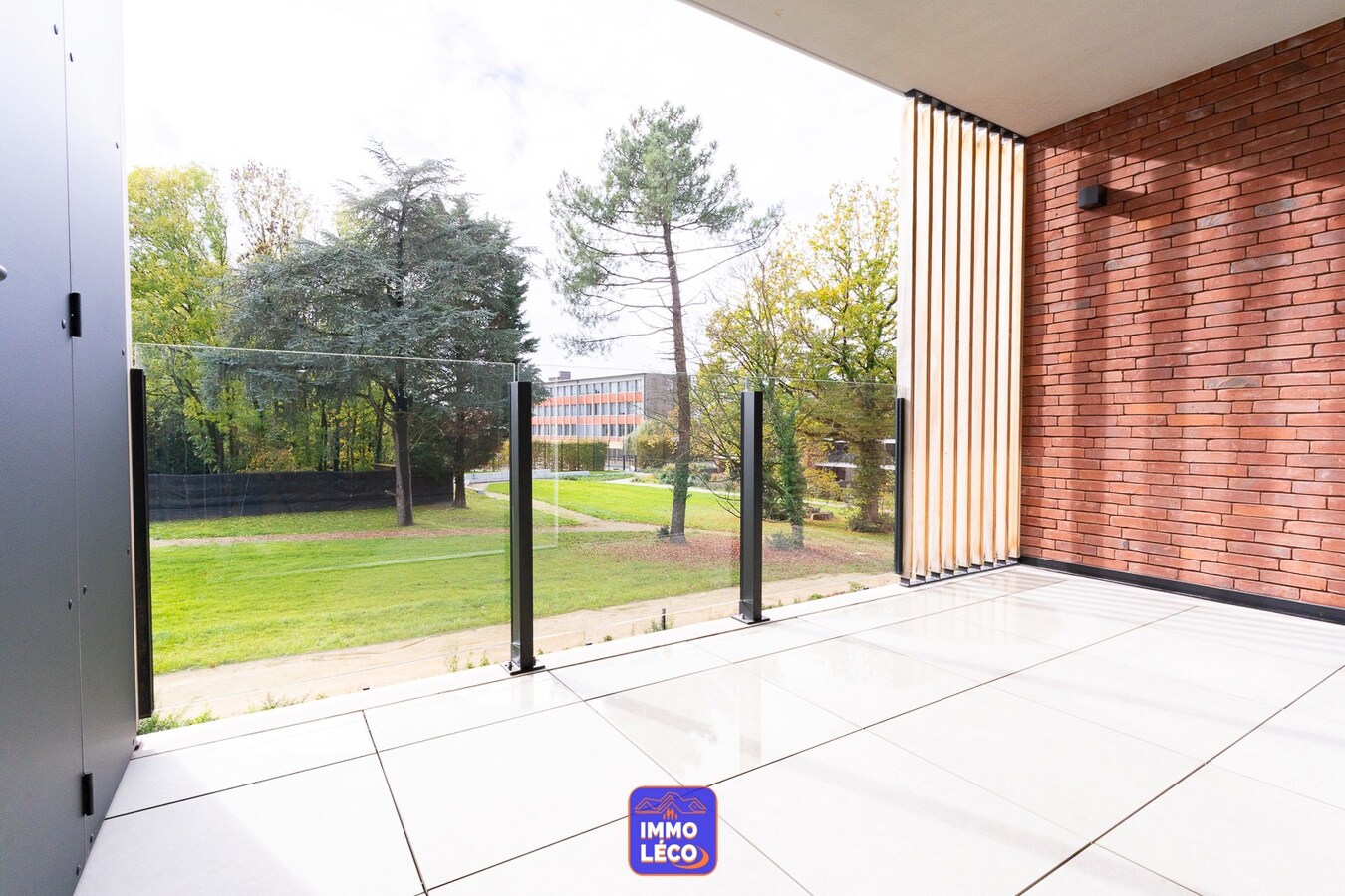 Appartement NEUF de haut standing avec garage 3 voitures, EN PLEIN CENTRE-VILLE ! 