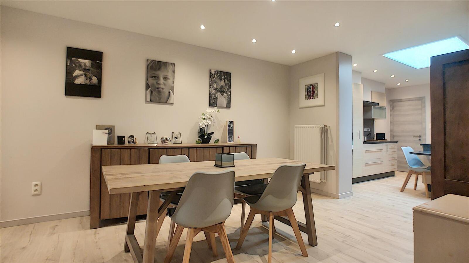 Knap gerenoveerde woning met dubbele garage - Heist 