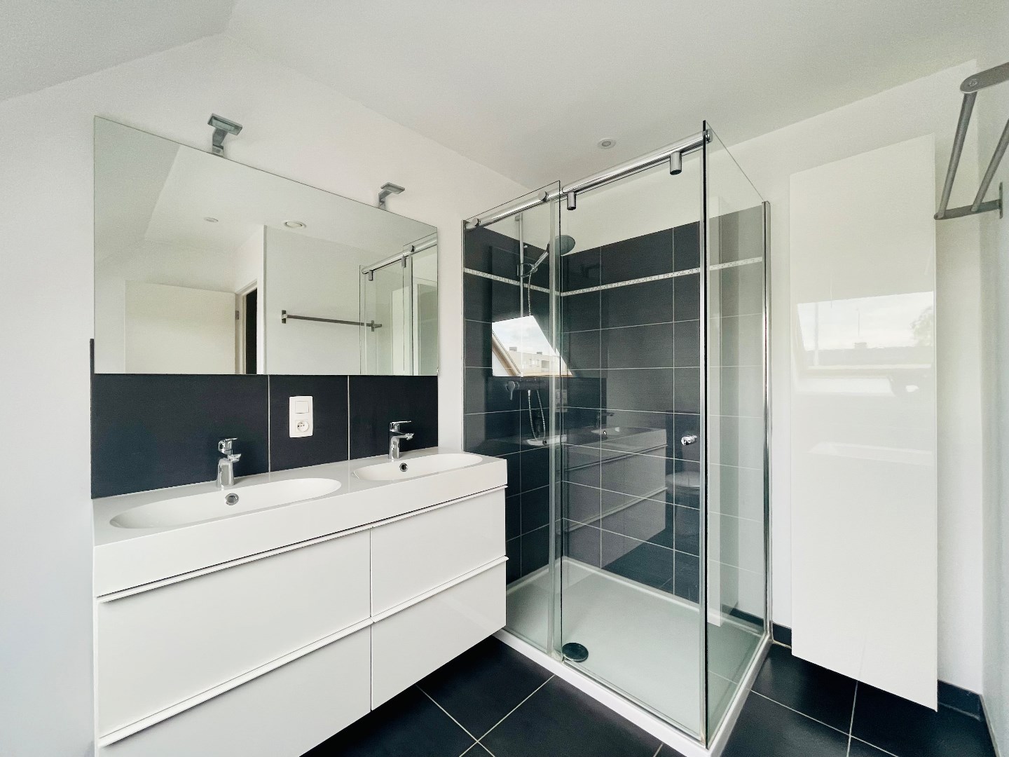 Deerlijk, Prachtige hoekwoning in een rustige wijk 900€/maand met zonnepanelen 