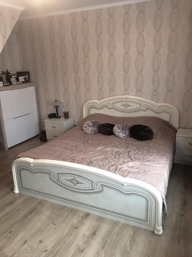 MOOI GERENOVEERDE WONING MET TUIN  AAN STADSRAND 