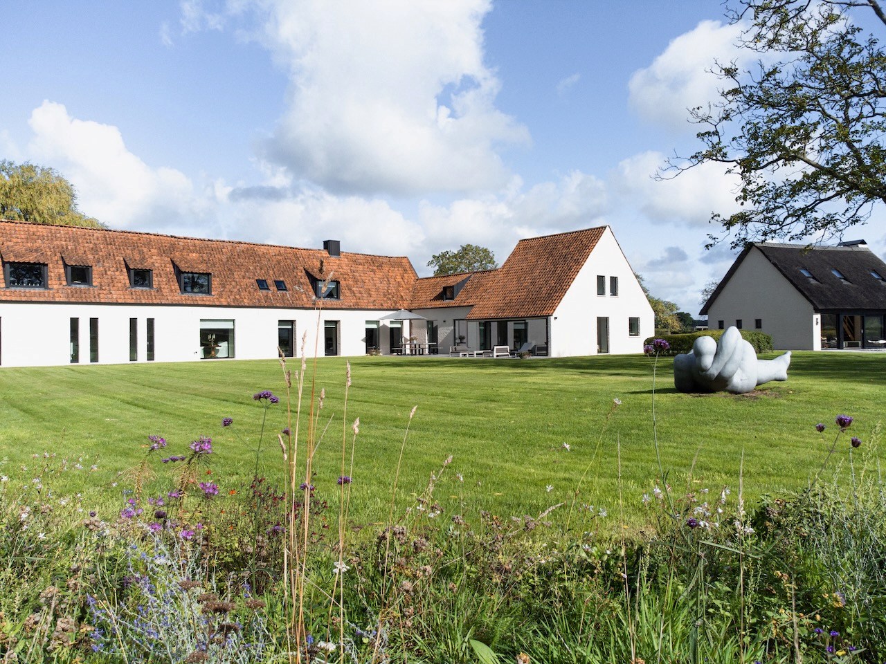 Uitzonderlijk gerenoveerde Hoeve met bijhuis op een domein van 1,5 hectare 