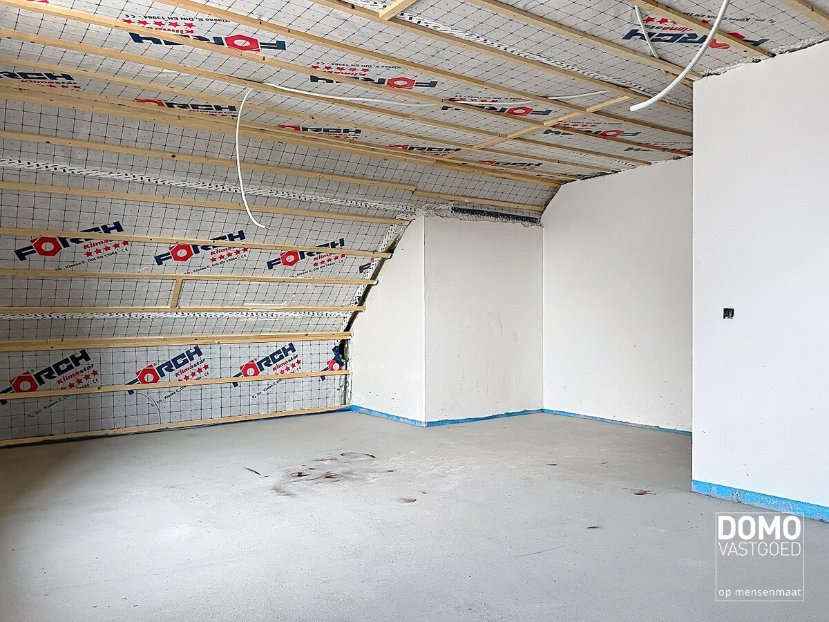 ENERGIEZUINIGE HALFOPENBEBOUWING MET 3 SLAAPKAMERS TE KERMT 