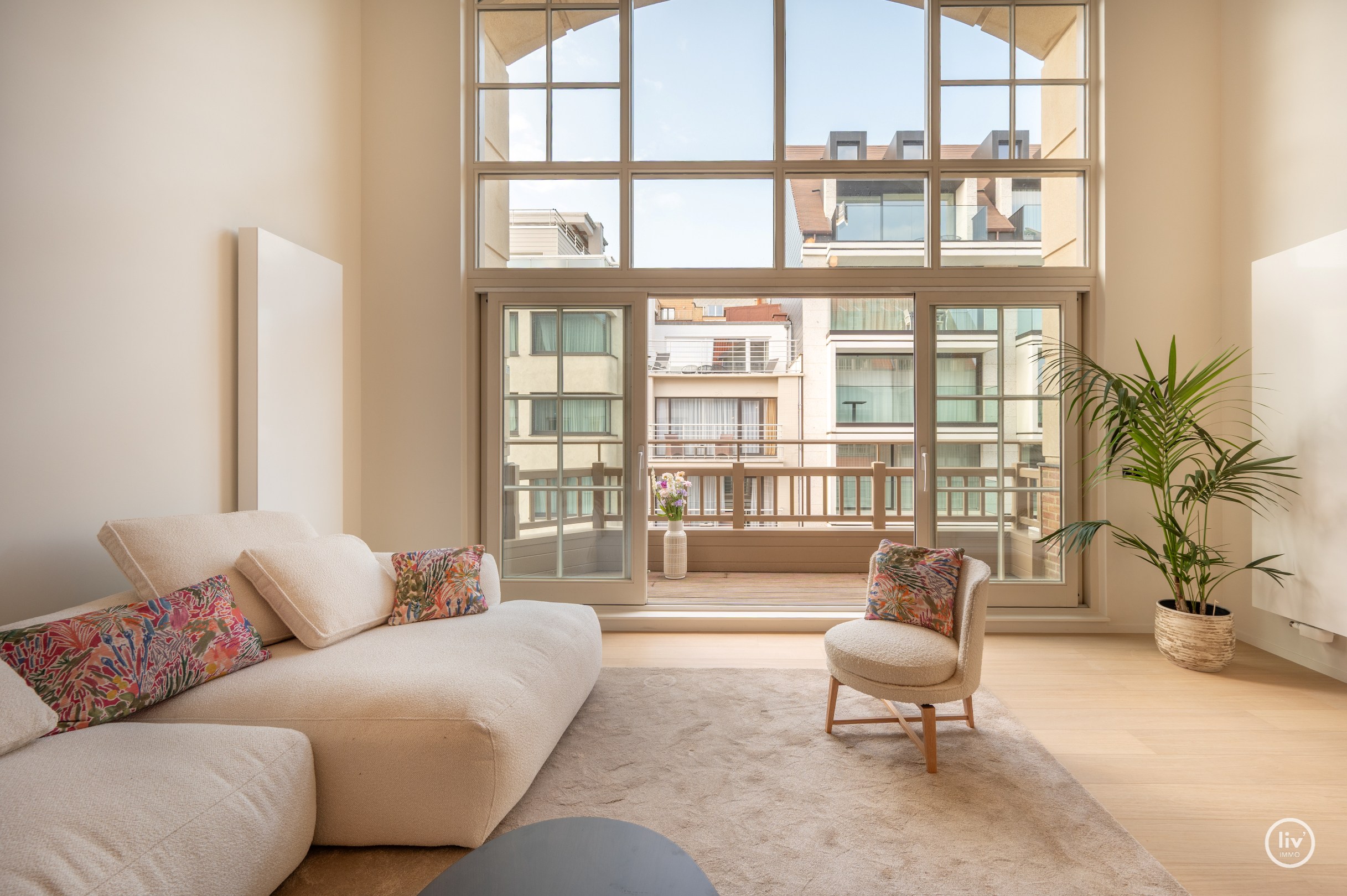 Appartement en duplex de luxe avec mezzanine, idéalement situé dans l'avenue Nellens à Knokke (avec possibilité d'acheter un box garage double intégré) 