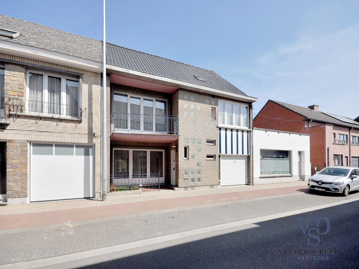 Zeer ruime herenwoning in centrum Gavere ! 