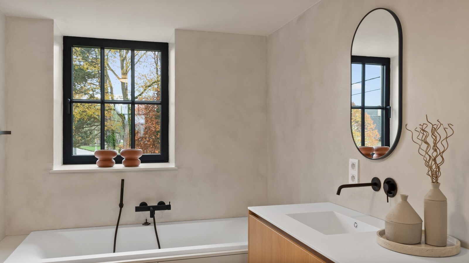 Luxueus landhuis met binnen- en buitenpiste en paardenstallen op een domein van ca. 3 ha te As 