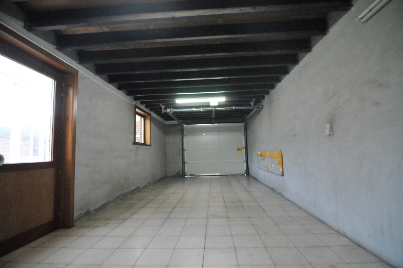 RUIME WONING MET TUIN EN GARAGE 