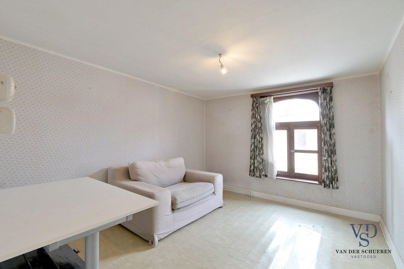 Ruime woning met opslagruimte 