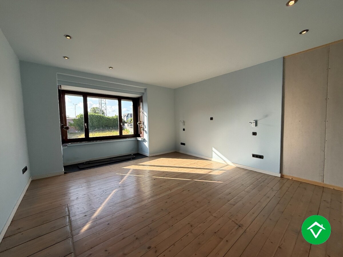 Ruime woning met 5 slaapkamers te Zwevezele 