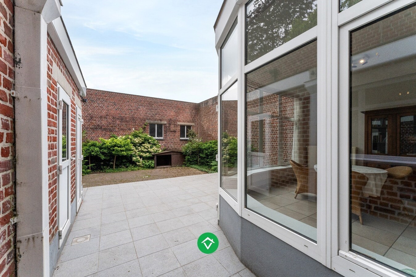 Ruime woning met 7 slaapkamers en loods (320m²) in centrum Roeselare 