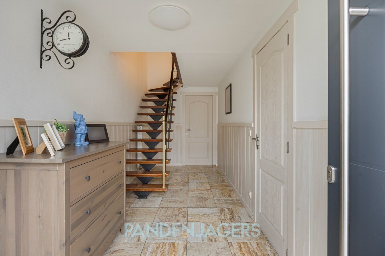 Prachtige bel-étage in gezellige woonwijk te Duffel 