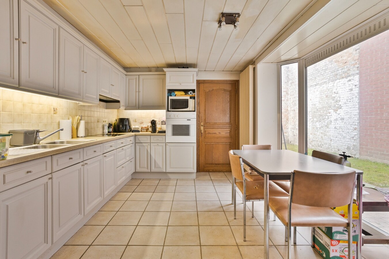 Opbrengsteigendom te koop in hartje Veurne – netto rendement 3,5% 