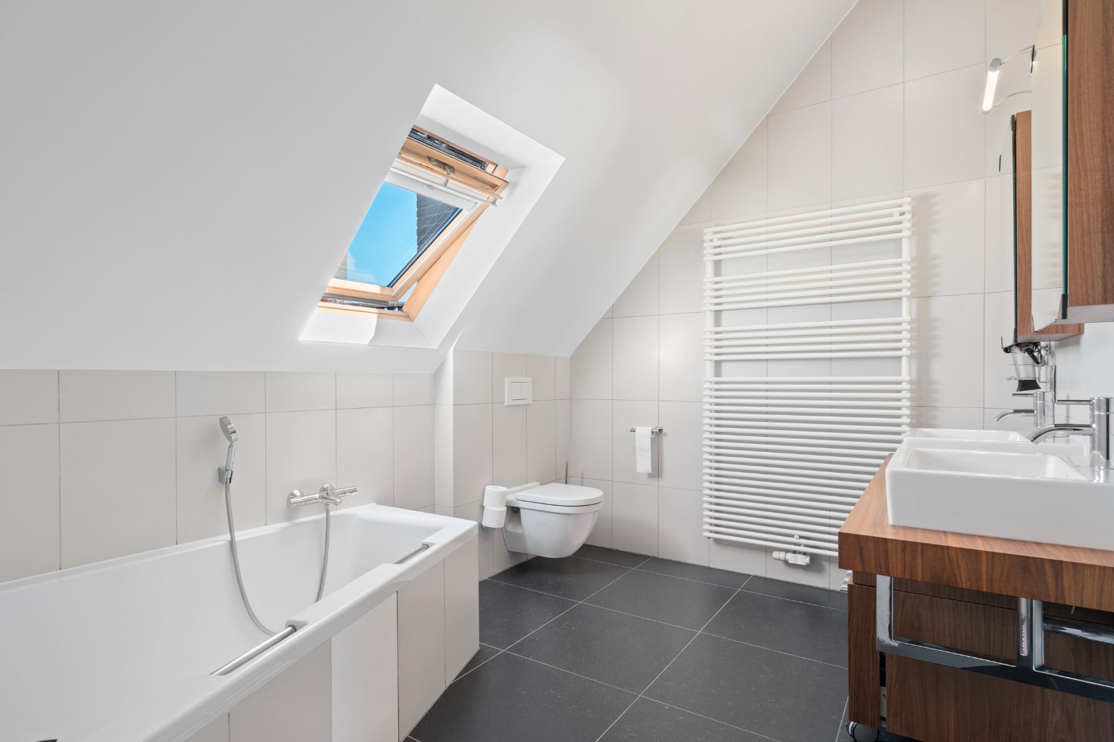 DUPLEX LUXUEUX AVEC 3 CHAMBRES À COUCHER DANS LE CENTRE D'OSTENDE 