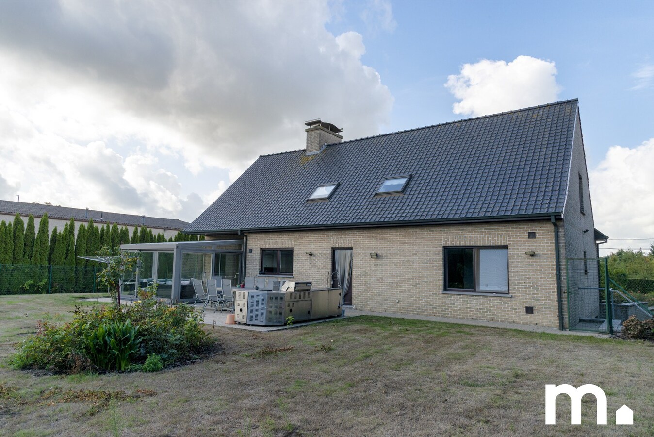 Unieke Villa te Roeselare op 1941m² en 381m² bewoonbare oppervlakte! 