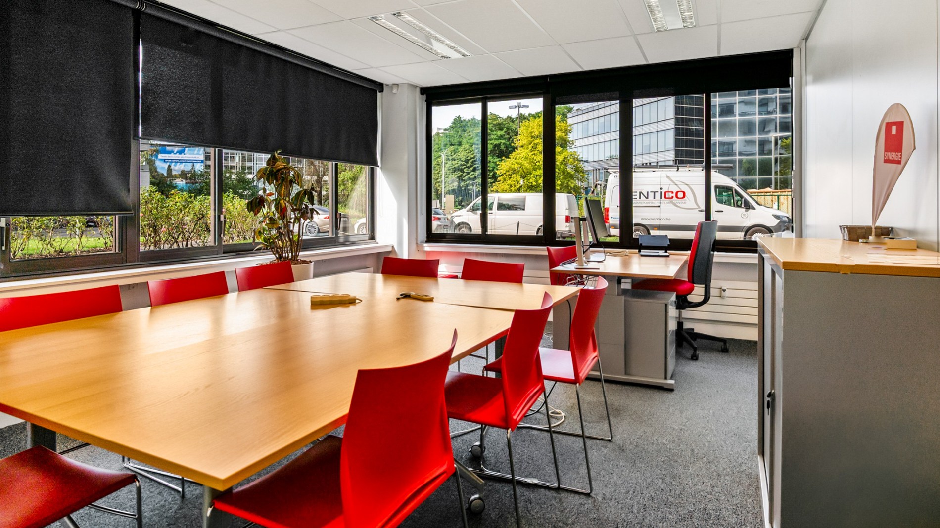Gelijkvloerse kantoren te koop langs Singel in Antwerpen