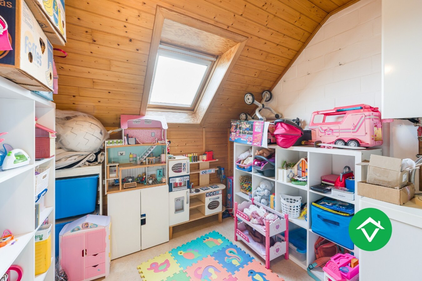 Alleenstaande woning met 5 slaapkamers en garage te Koekelare 